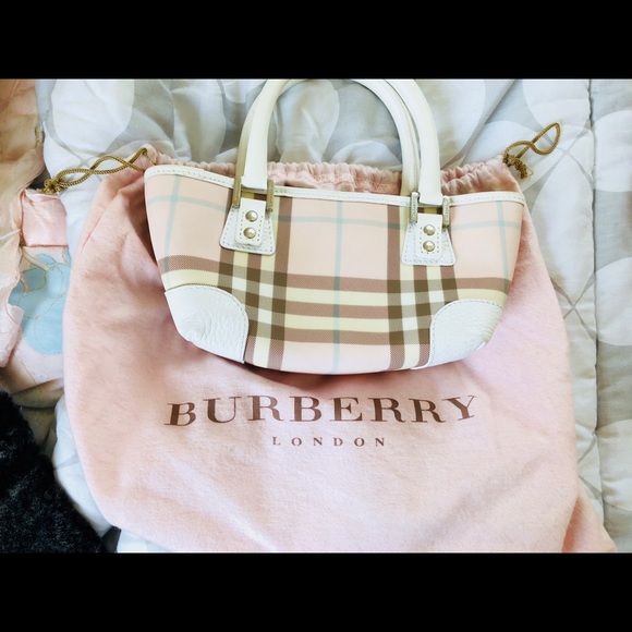 Burberry - Picture 1 of 4